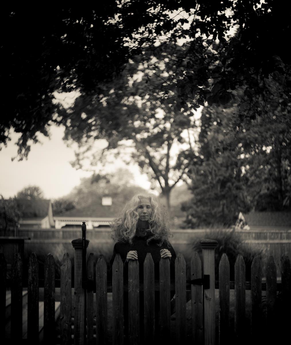 GibsonJp-Mom-at-the-fence-230221130330_1
